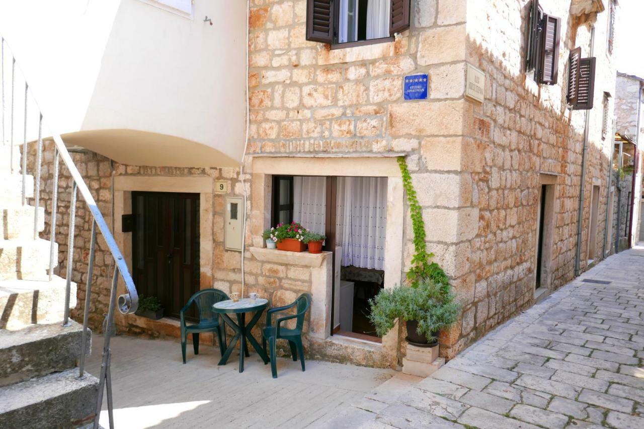 Apartments Ljubica Stari Grad  Exterior photo